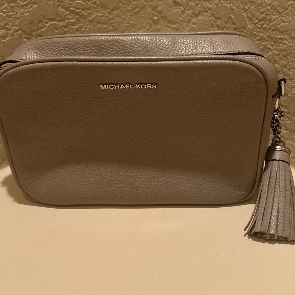 Michael Kors Ginny Camera Bag Purse Gray Crossbody Minimalist Everyday Casual